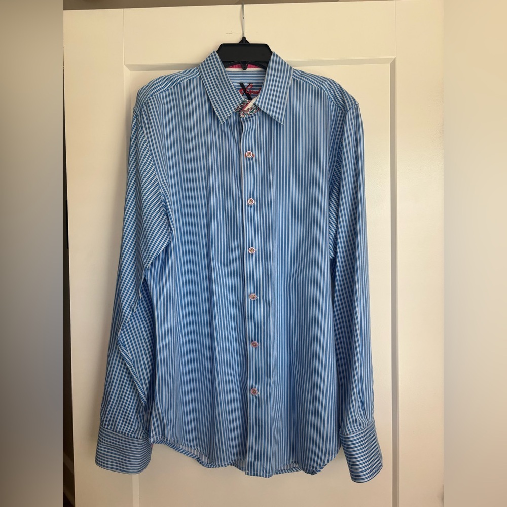 Robert Graham Blue Striped Men's Button Down Shirt Size Medium Never Been Worn!